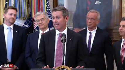 Un hombre se desploma en la conferencia de Trump sobre de nuevas medidas en el precio de fármacos