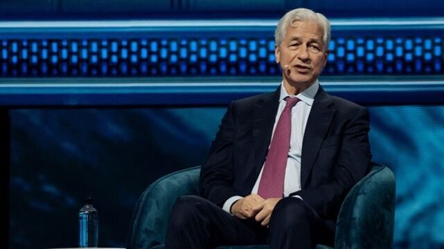 JPMorgan's Dimon Weighs In on AI: 'Embrace It'