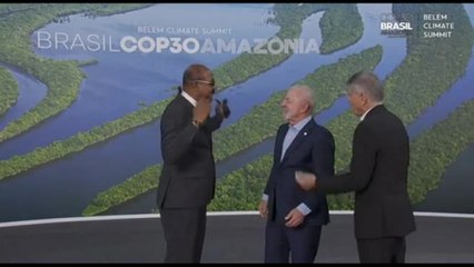 Cop30, via le cravatte: il caldo di Belém cambia il dress code dei leader