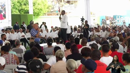 Presidente Abinader entrega 1,445 títulos de propiedad de un total de 3,300 en San Cristóbal que benefician a más de 4,800 personas