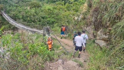 Comandante de bomberos fue arrastrado por una corriente mientras buscaba a una menor desaparecida
