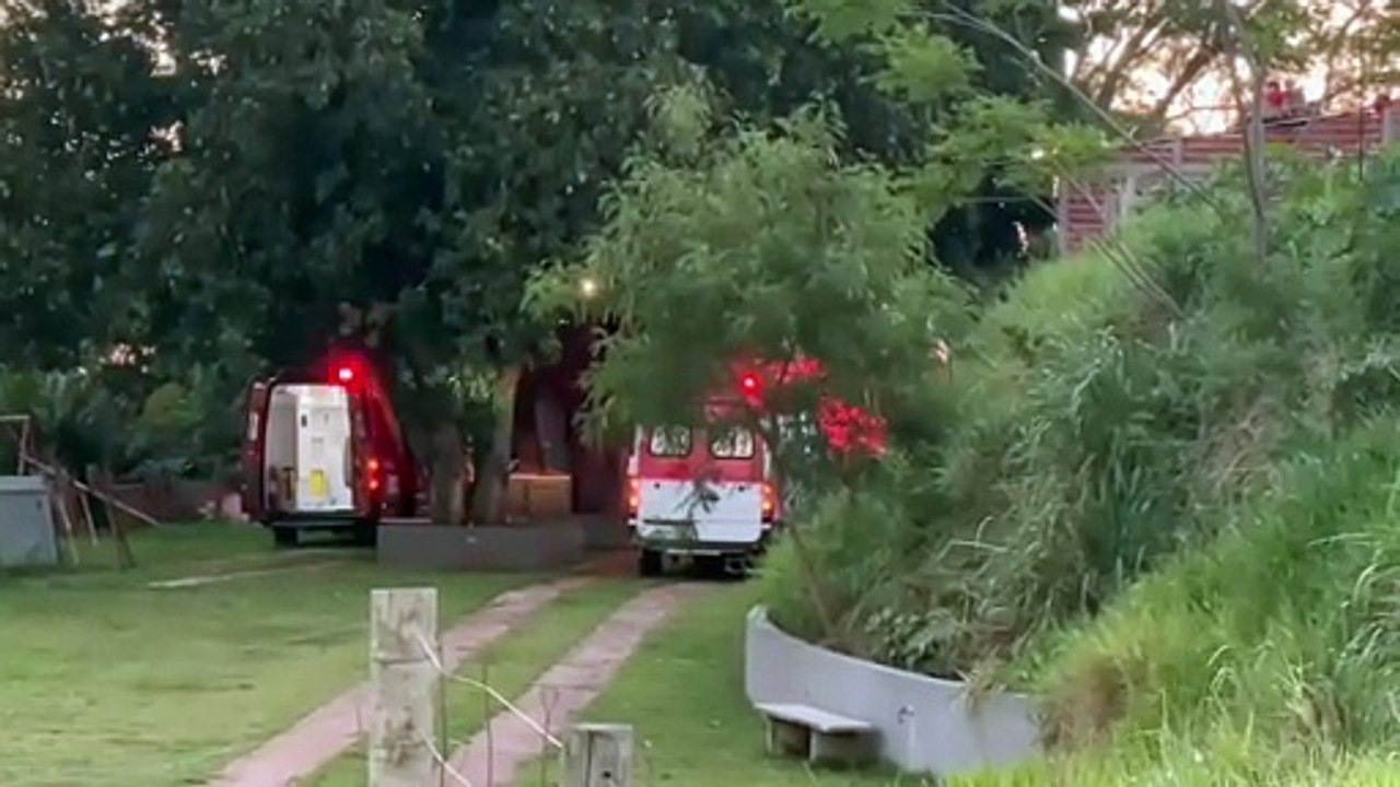 Umuarama: Samu e Bombeiros resgatam trabalhador inconsciente em cima de telhado