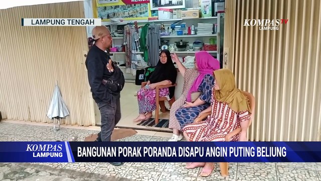 Bangunan Porak Poranda Disapu Angin Puting Beliung
