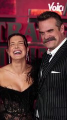 ➡️ Malgré les drames du moment, le casting de @strangerthingstv affichait de larges sourires lors de la première de la saison 5 à Los Angeles. @milliebobbybrown, @dkharbour, Winona Ryder, @sadiesink_, @calebmclaughlin, @finnwolfhardofficial, @gatenmatara