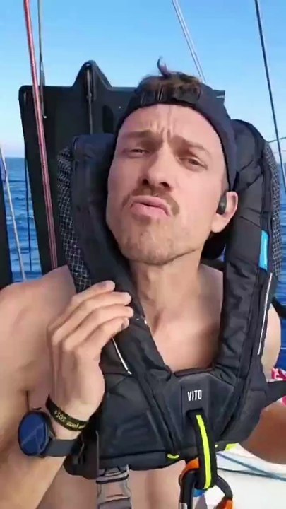 Mathieu Blanchard improvise une séance de course sur le pont de son bateau - Voile - Transat Café L'Or