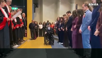 Torino, si laurea il giovane che fu colpito da una bici lanciata ai Murazzi