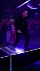 El baile de Musk frente a los accionistas de Tesla