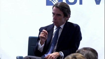 Aznar: El Gobierno estará fuera de la ley si no hay elecciones o cuestión de confianza