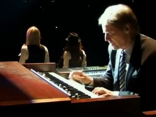 Leonard Cohen - Hallelujah (Official Live in London 2008)