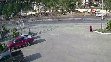 Artvin’de akaryakıt istasyonu çalışanına kamyonet çarptı