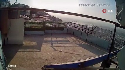 Hatay’da vatandaşların deprem paniği kamerada