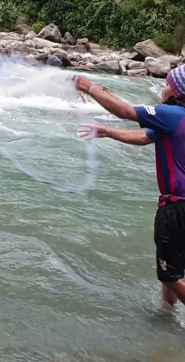 cast net fishing in Nepal | himalayan trout fishing with handmade cast net |