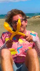 😂 When pets run wild! Tag a friend who’d freak out too!