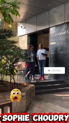 Bollywood Actress Sophie Choudry Spotted at Saloon ♥️🥰🌹