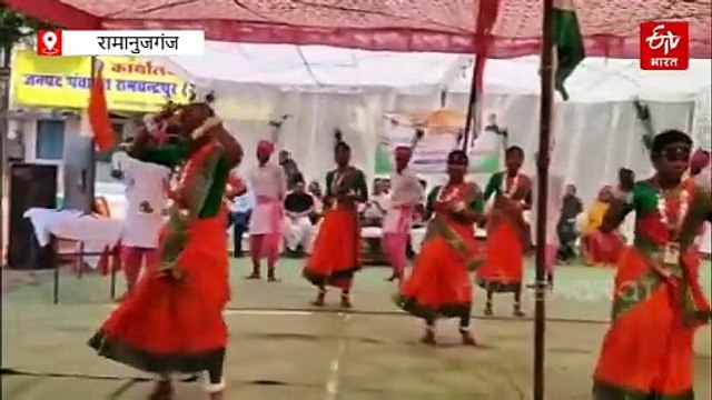 वंदे मातरम् के 150 साल: रायपुर के इनडोर स्टेडियम में भव्य आयोजन, अलग-अलग शहरों में नेता-मंत्रियों के साथ जनता किया सामूहिक गायन