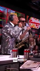 Cesare Cremonini, show con Fiorello tra dialetto bolognese, sax e il nuovo brano 'La Santa Pennicanza'