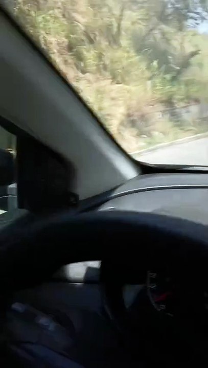 Carro pega fogo e assusta a população no Jacintinho