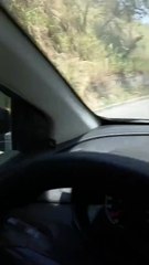 Carro pega fogo e assusta a população no Jacintinho