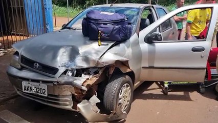Mulher fica ferida em colisão entre Fiat Palio e Nissan Kicks no Bairro Brasília, em Cascavel