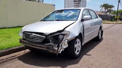 Corolla e Ranger se envolvem em acidente de trânsito no Bairro Country em Cascavel