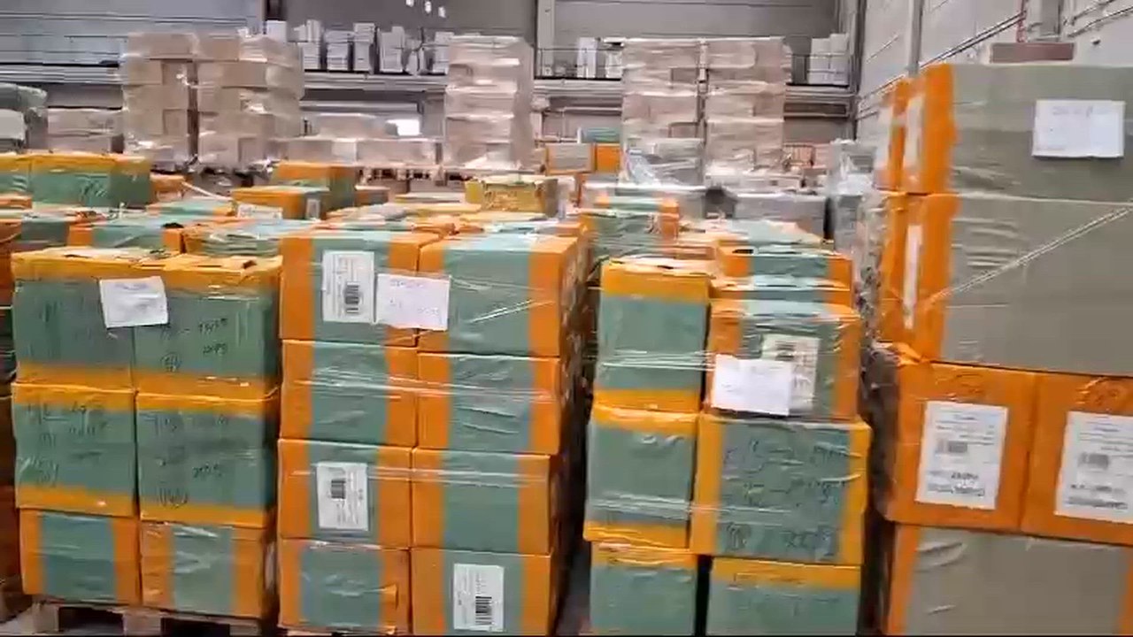 Hacienda intercepta más dinero que nunca con la incautación de relojes, ropa y bolsos falsos