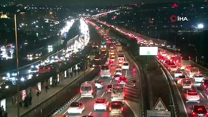İstanbul'da ''ara tatil'' trafiği: Yoğunluk yüzde 85'e ulaştı