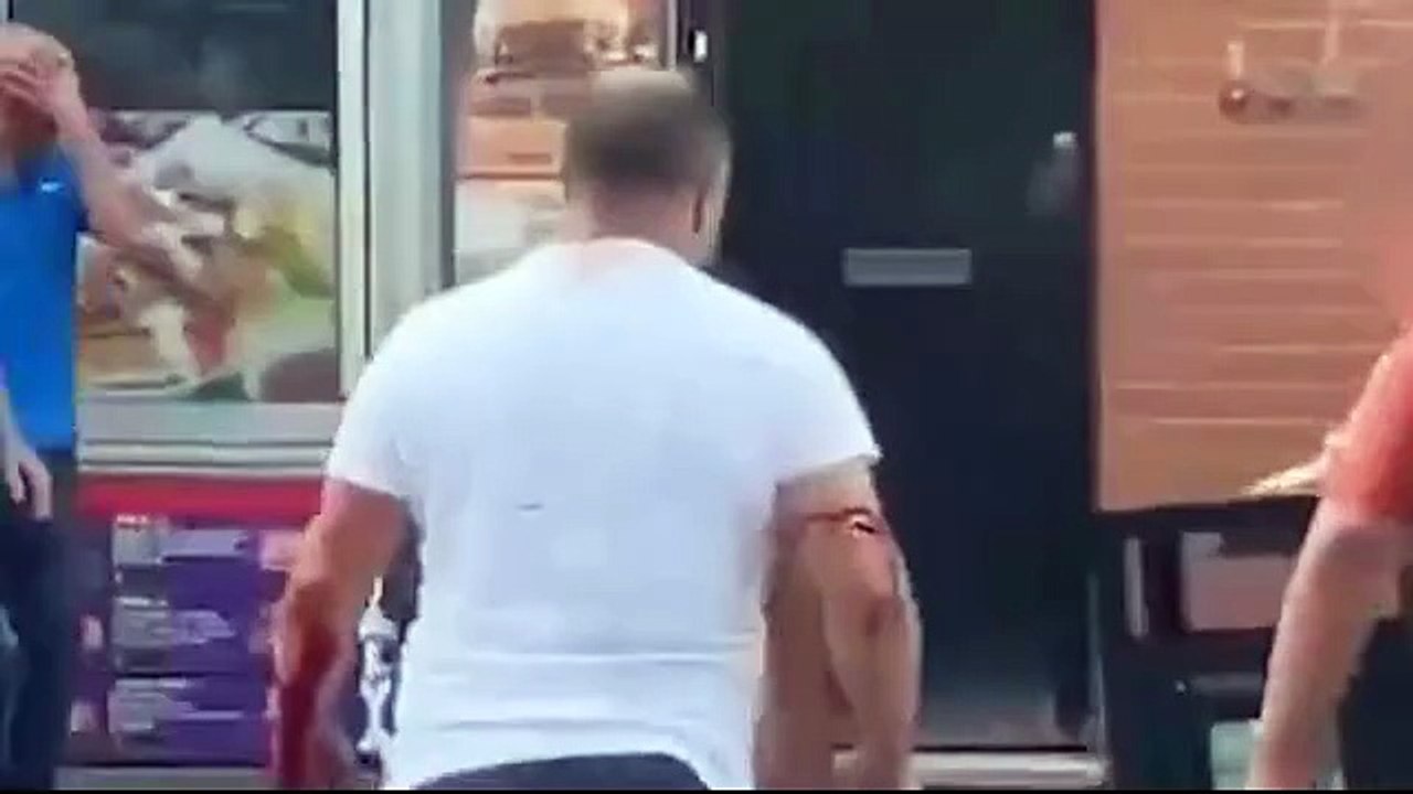 Përleshje mes dy familjeve turke në Uells