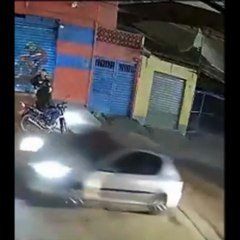 Policial à paisana reage a assalto e dispara contra criminoso; veja vídeo