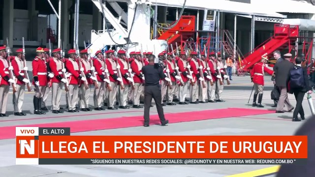 Presidente de Uruguay, Yamandú Orsi, llega a Bolivia para la posesión de Rodrigo Paz