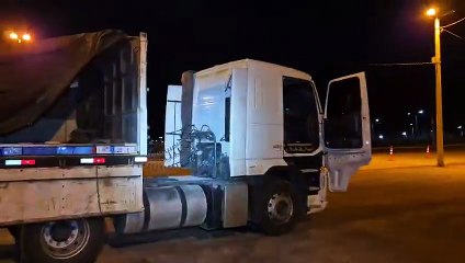 PRF apreende carga de celulares escondida em fundo falso de caminhão na BR-116