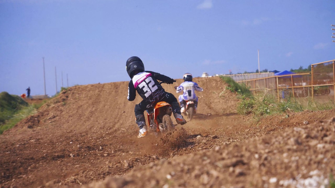 50cc Motocross Racing (Crash/Battle)