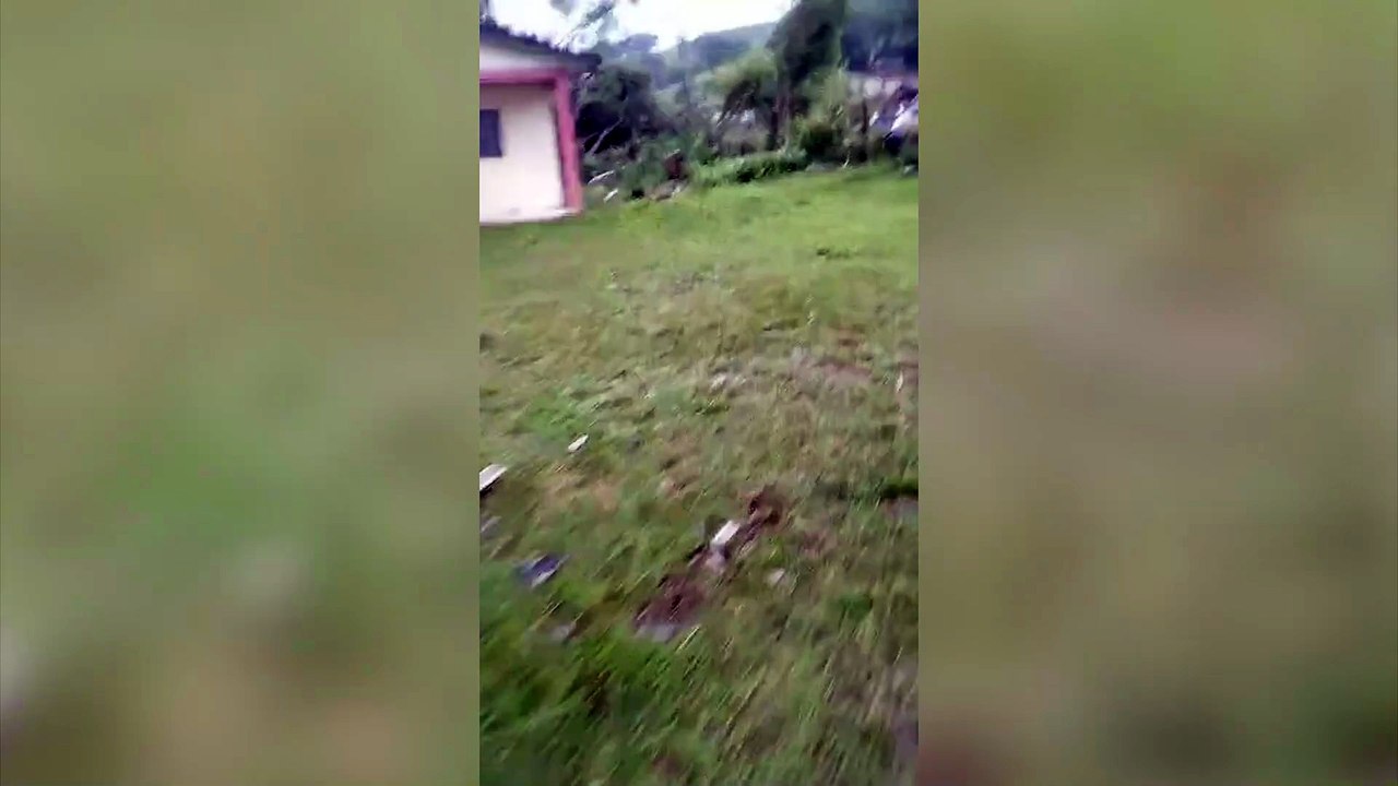 Imagens impressionam! Em meio a ciclone, cidade...
