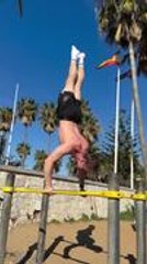 Man Displays Incredible Strength With Calisthenics Moves