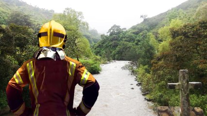 Sigue la busqueda de comandante de bomberos arrastrado por un río