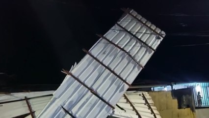 Telhado de casa no São Cristóvão é arrancado com a força do vento