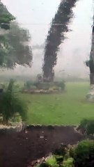 Moradores de Itapiranga, no Oeste de Santa Catarina, registram vendaval e chuvas