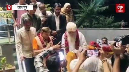 आसाराम जेल से आया बाहर, छह माह की जमानत पर छूटा यौन दुराचार का दोषी आसाराम, देखने उमड़े समर्थक