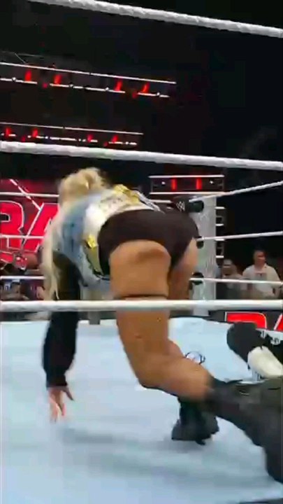 wwe kiss