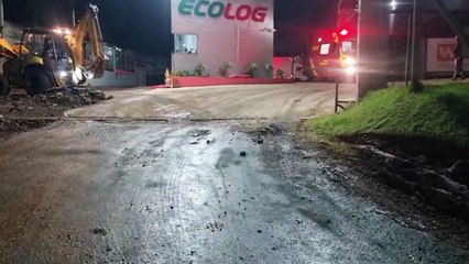 Trabalhador cai de caminhão, fere a cabeça e é socorrido pelo Siate na marginal da BR-277