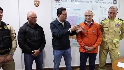 Governo do Paraná envia 50 bombeiros e monta força-tarefa após tornado devastar Rio Bonito do Iguaçu
