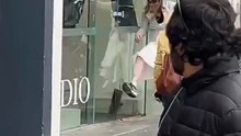 Wild Daytime Shoplifting in Melbourne! Woman Flees Store on City Street 🏃‍♀️💨