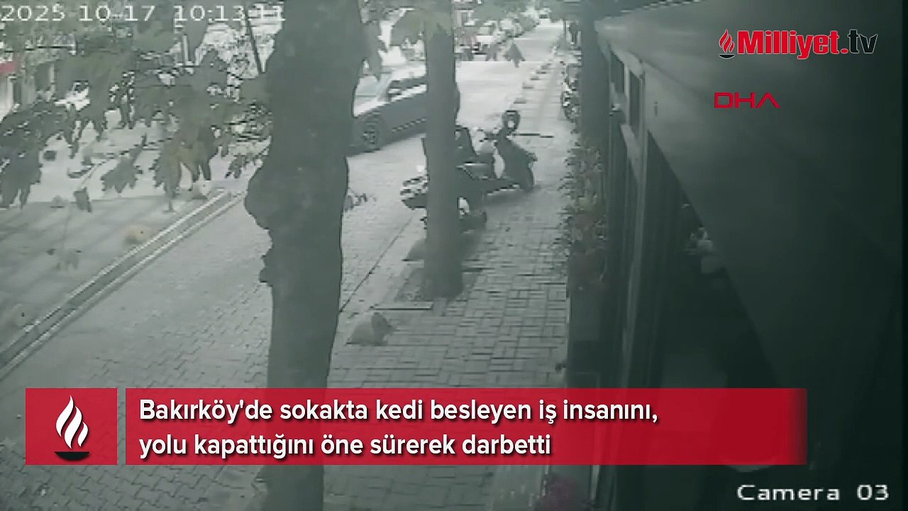 Kedi beslemek isteyen iş insanına 'Yolu kapattın' dayağı