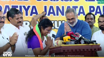 യുഡിഎഫ് കൗൺസിലർ ബിജെപിയിൽ; 15 വർഷമായി കൊച്ചി കോർപറേഷൻ കൗൺസിലറായിരുന്നു സുനിത ഡിക്സൻ ബിജെപിയിൽ