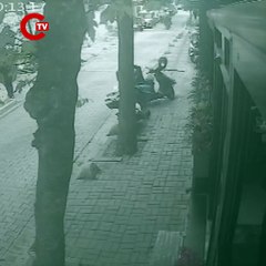 Kedi besleyen iş insanını, yolu kapattığını öne sürerek darbetti