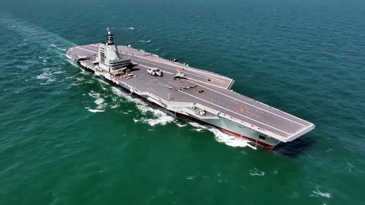 Fujian: Chinas modernster Flugzeugträger geht in Dienst