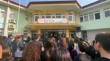 Lisede Andımız krizi: Öğrenciler Andımız'ı okudu, müdür susturmaya çalıştı!