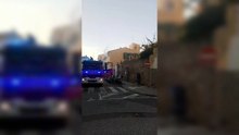 Livorno, incendio in via Bini: l'arrivo dei pompieri