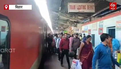 बिहार में छठ और मतदान के बाद फिर चली ‘पलायन एक्सप्रेस’, रेलवे स्टेशन पर प्रवासियों की उमड़ी भीड़