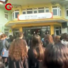 İzmir’de lise öğrencileri 'Andımız'ı okudu, okul müdürü engellemeye çalıştı