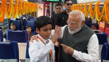PM Modi Listens to Schoolboy’s Poem Before Flagging Off Banaras-Khajuraho Vande Bharat Express